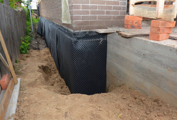 Happy homeowners after waterproofing job in Golf